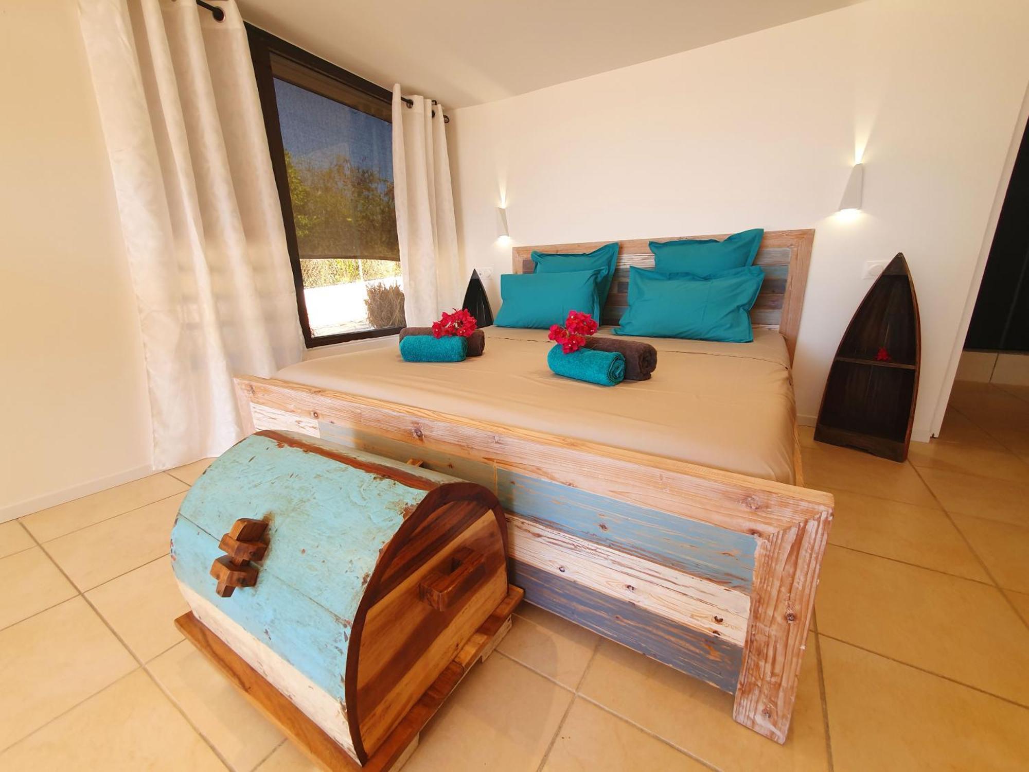 Villa L'Hacienda: Seaside Luxury with Pool, Jacuzzi & Garden Saint-Francois  Room photo