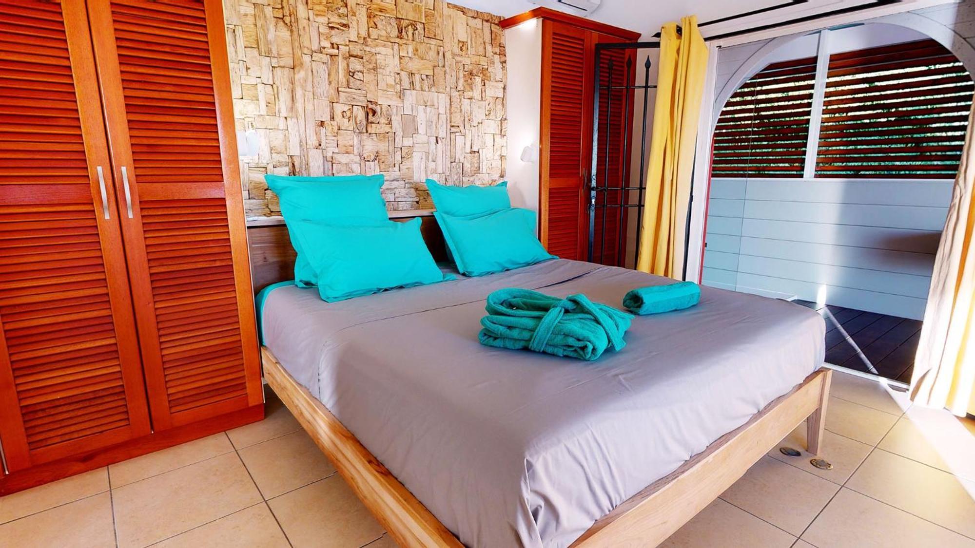 Villa L'Hacienda: Seaside Luxury with Pool, Jacuzzi & Garden Saint-Francois  Room photo