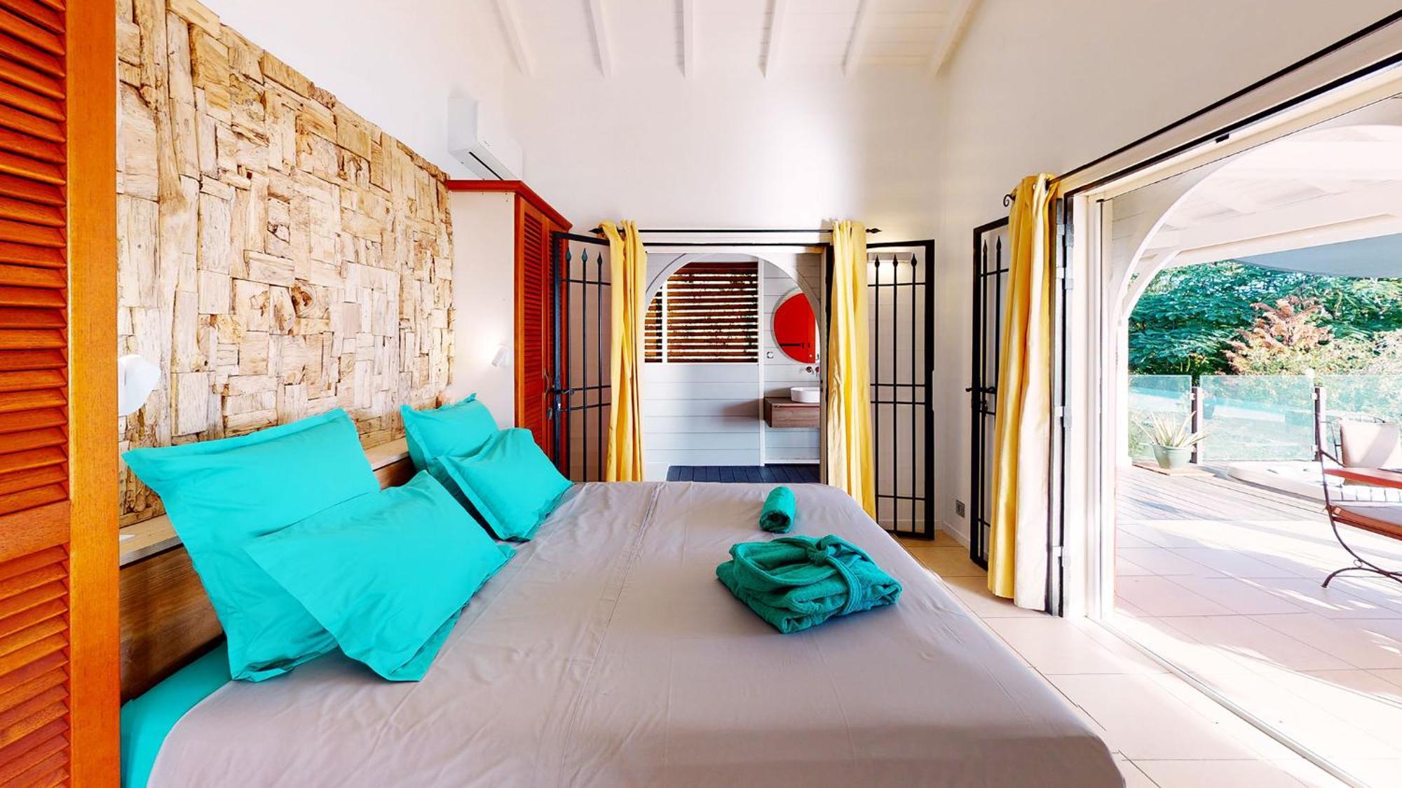 Villa L'Hacienda: Seaside Luxury with Pool, Jacuzzi & Garden Saint-Francois  Room photo