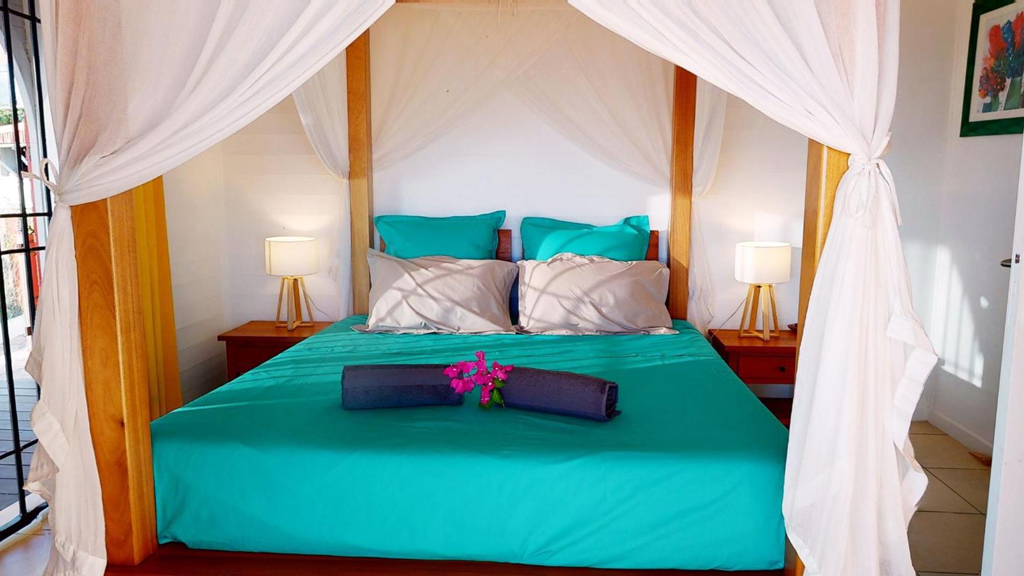 Villa L'Hacienda: Seaside Luxury with Pool, Jacuzzi & Garden Saint-Francois  Room photo