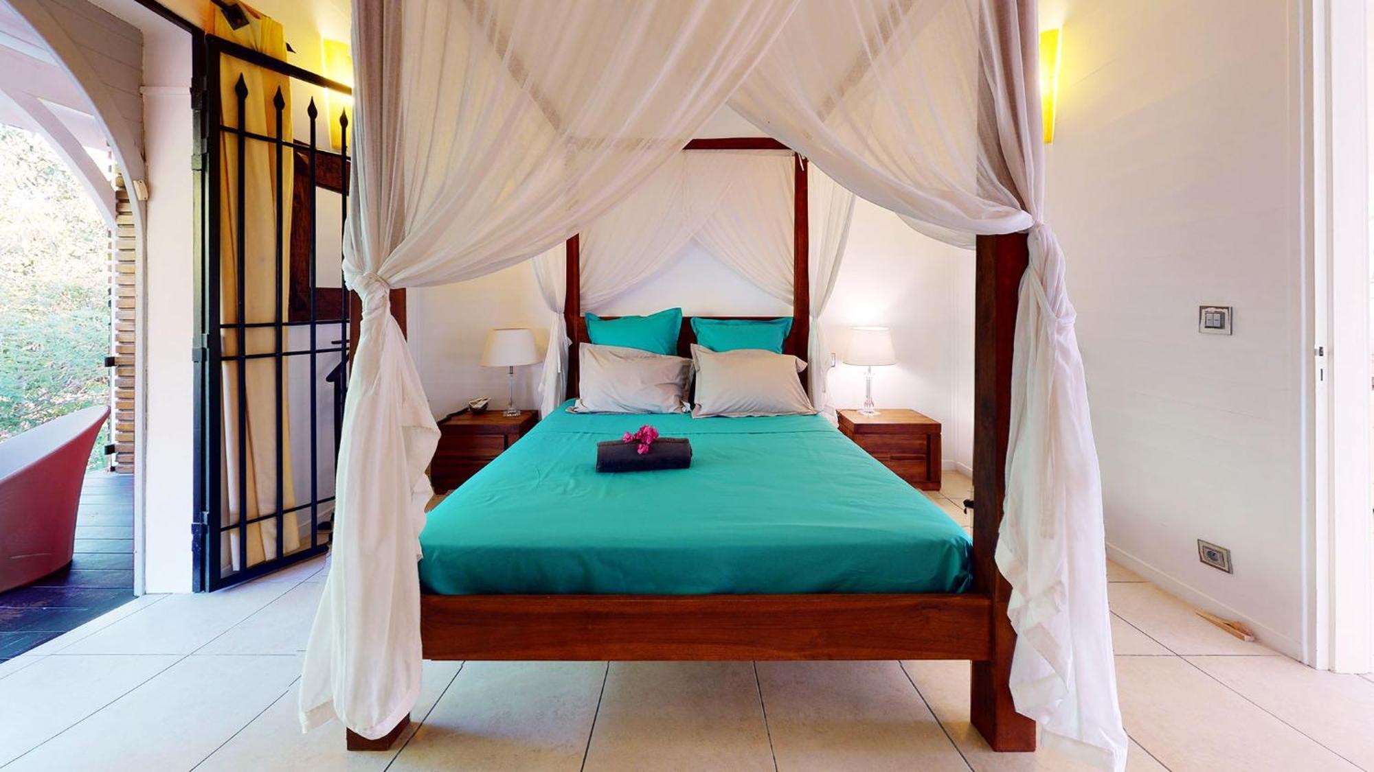 Villa L'Hacienda: Seaside Luxury with Pool, Jacuzzi & Garden Saint-Francois  Room photo