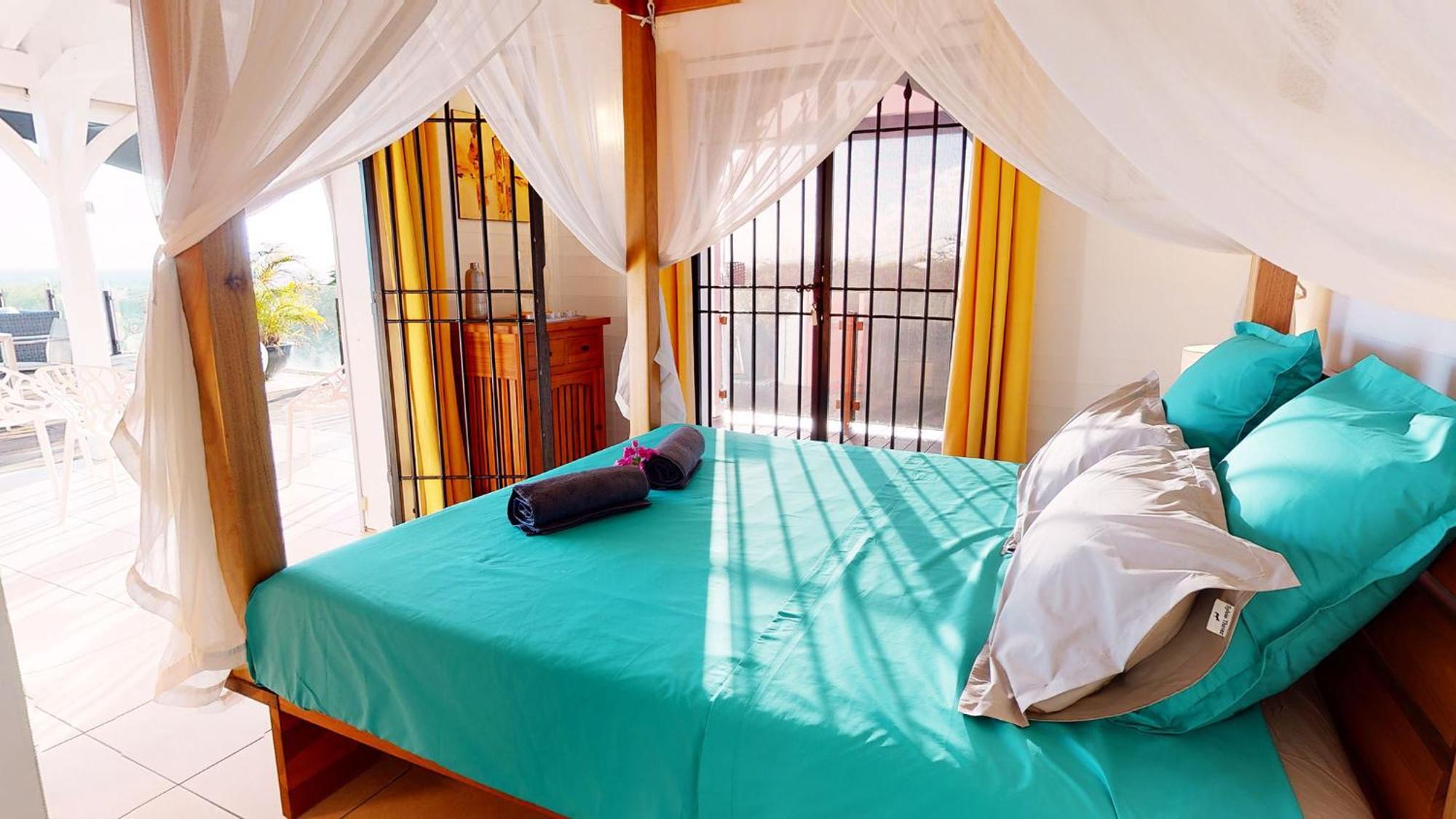 Villa L'Hacienda: Seaside Luxury with Pool, Jacuzzi & Garden Saint-Francois  Room photo