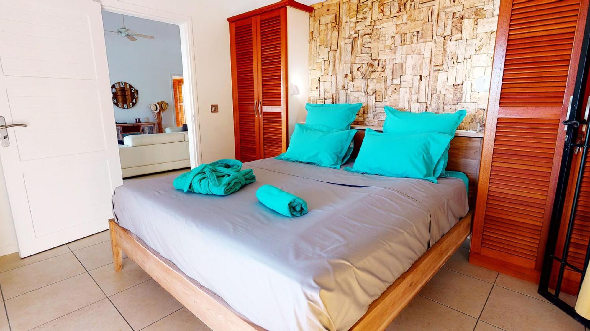 Villa L'Hacienda: Seaside Luxury with Pool, Jacuzzi & Garden Saint-Francois  Room photo