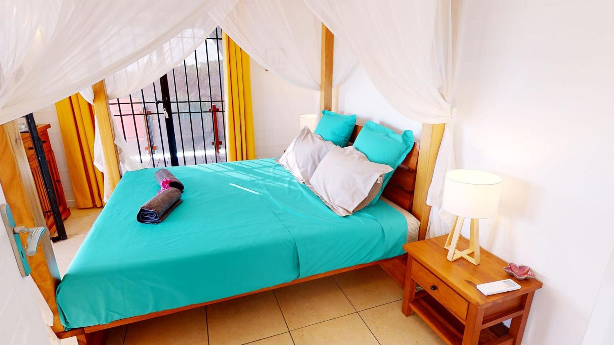 Villa L'Hacienda: Seaside Luxury with Pool, Jacuzzi & Garden Saint-Francois  Room photo