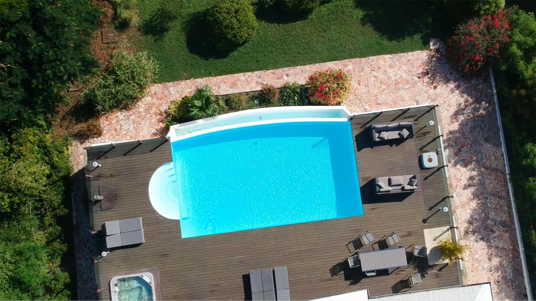 Villa L'Hacienda: Seaside Luxury with Pool, Jacuzzi & Garden Saint-Francois  Room photo