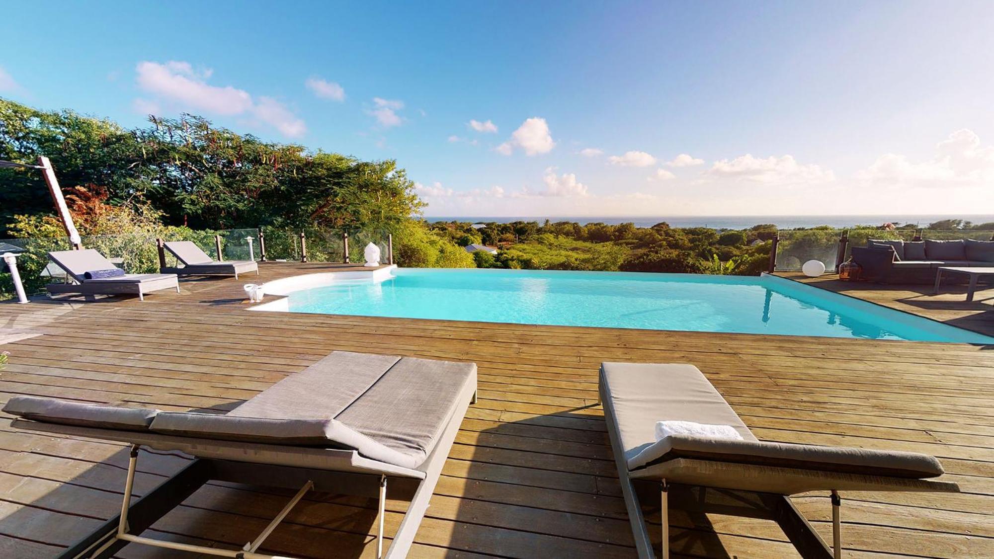 Villa L'Hacienda: Seaside Luxury with Pool, Jacuzzi & Garden Saint-Francois  Room photo